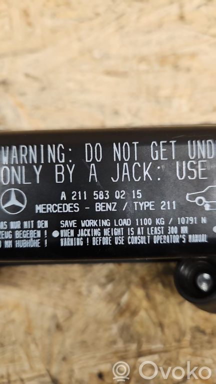 Mercedes-Benz CLS C219 Lift Jack