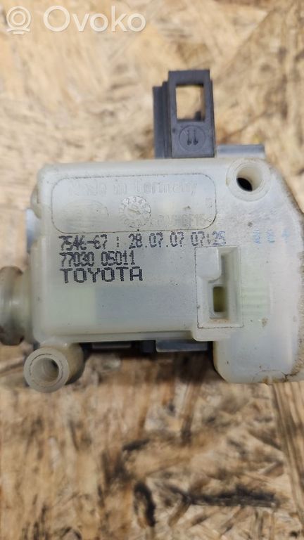 Toyota Avensis T250 Fuel tank cap lock motor