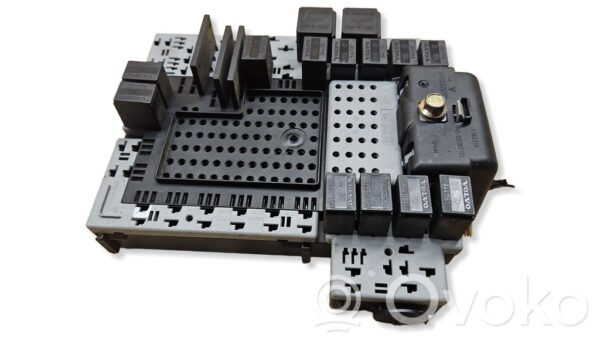 rrr-part-36-21a4f96c4f12ac5b991e645c93e391d8-1 Volvo S60 Fuse module