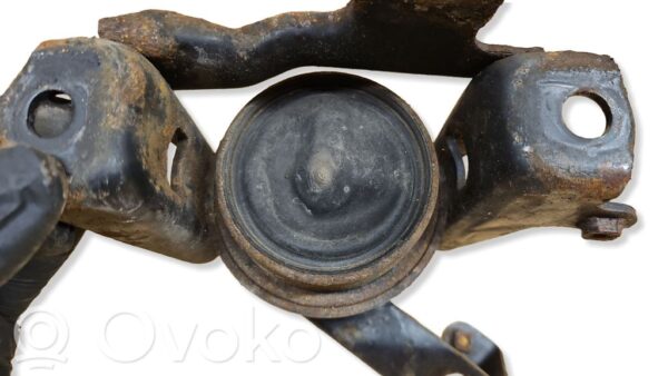 Toyota Avensis T250 Engine mounting bracket