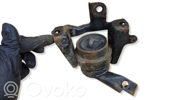 Toyota Avensis T250 Engine mounting bracket