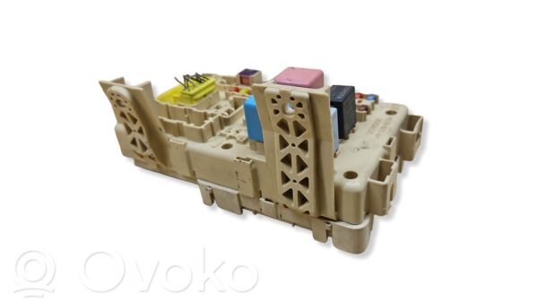 rrr-part-54-1a656c819ae5e698a4b903369b36f246 Toyota Avensis T250 Fuse module