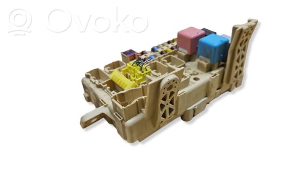 rrr-part-54-54db8e2468daff8e21095b672cf08795 Toyota Avensis T250 Fuse module