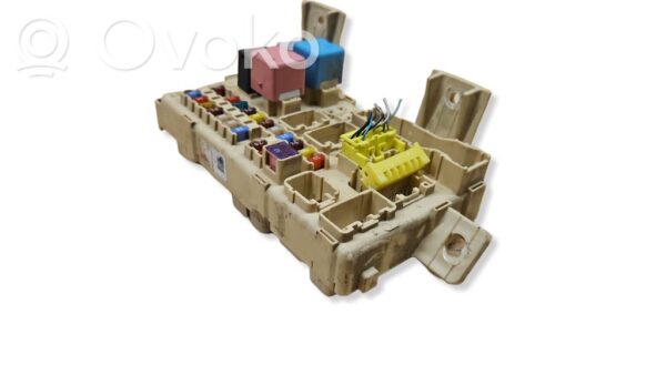 rrr-part-54-84be122d13e3d671a5e2f99936eeddd1 Toyota Avensis T250 Fuse module