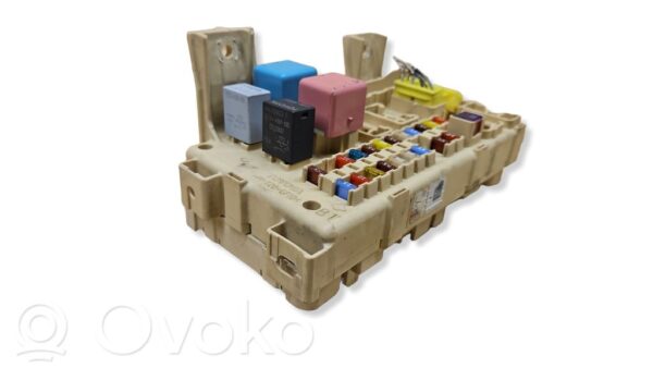 rrr-part-54-84e0ad20622887c0f68e2fc82b480d1e Toyota Avensis T250 Fuse module