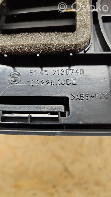 BMW 3 E90 E91 Dash center air vent grill