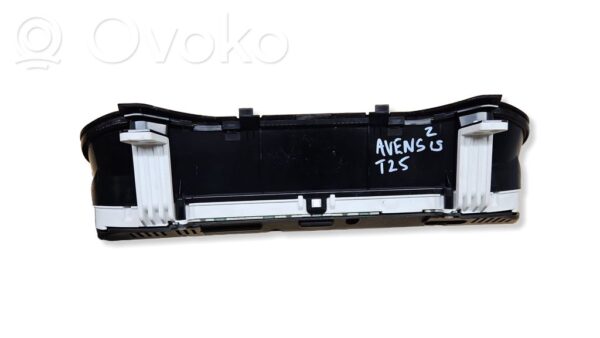 Toyota Avensis T250 Speedometer (instrument cluster)