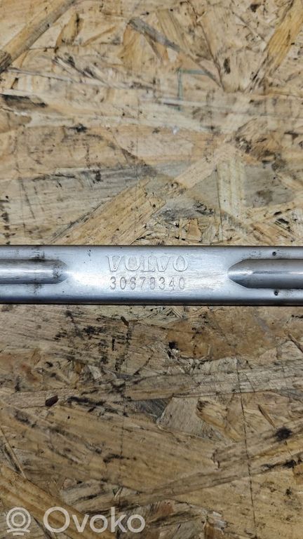 Volvo V70 Headlight/headlamp mounting bracket