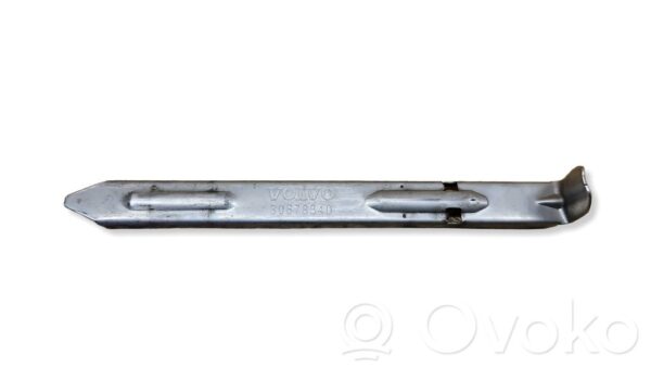 Volvo V70 Headlight/headlamp mounting bracket