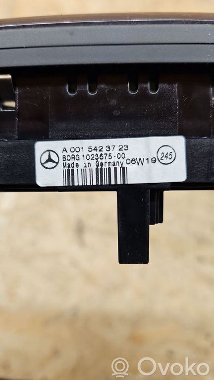Mercedes-Benz CLS C219 Parkimisanduri näidik
