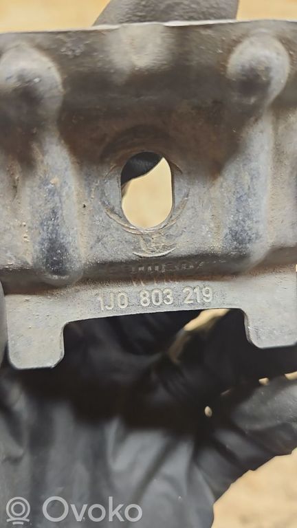 Volkswagen Touareg I Aku kronstein