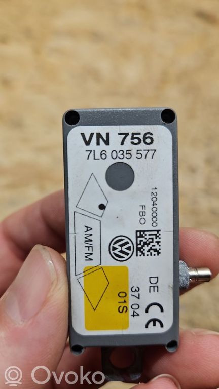 Volkswagen Touareg I Aerial antenna amplifier