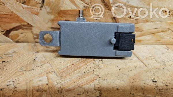 Volkswagen Touareg I Aerial antenna amplifier