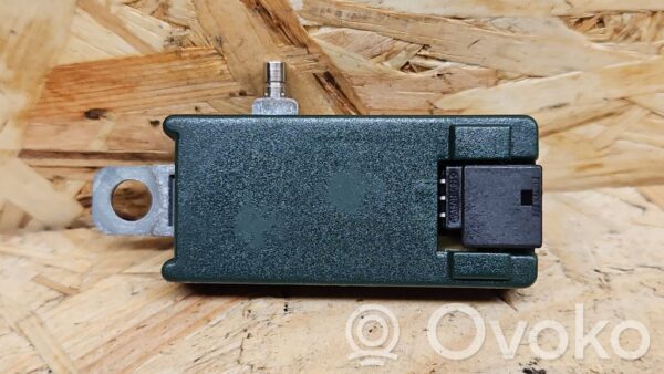 Volkswagen Touareg I Aerial antenna amplifier