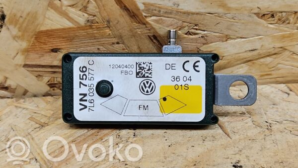 Volkswagen Touareg I Aerial antenna amplifier