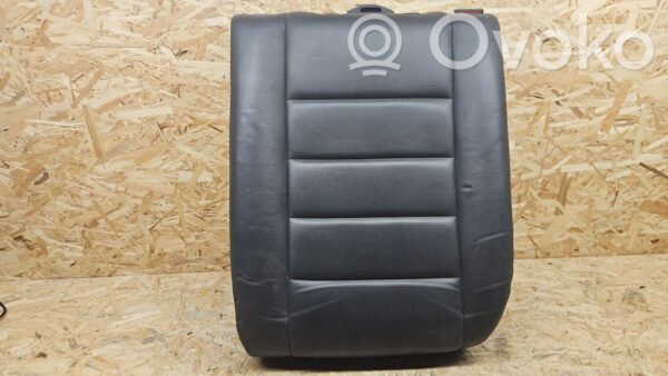 Volkswagen Touareg I Rear seat