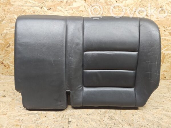 Volkswagen Touareg I Rear seat