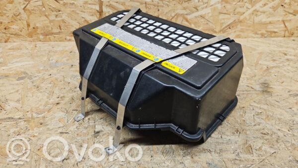 Volkswagen Touareg I Battery box tray