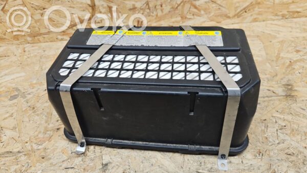Volkswagen Touareg I Battery box tray