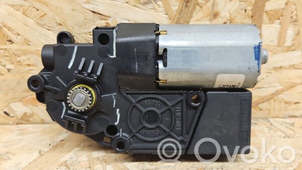 rrr-part-2231-766f9b4bec75d2c56211e9040de27f23 Jeep Grand Cherokee Katuseluugi mootor/ajam