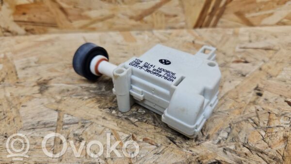 rrr-part-2379-760fa5cbd921d621193d62abbf680f56 Audi A6 S6 C6 4F Fuel tank cap lock motor