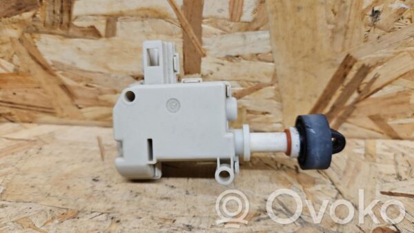 rrr-part-2379-b6a4a853b59d0842135c657dedca3936 Audi A6 S6 C6 4F Fuel tank cap lock motor