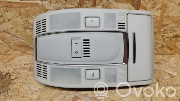 Audi A6 S6 C6 4F Esiistme valgusti
