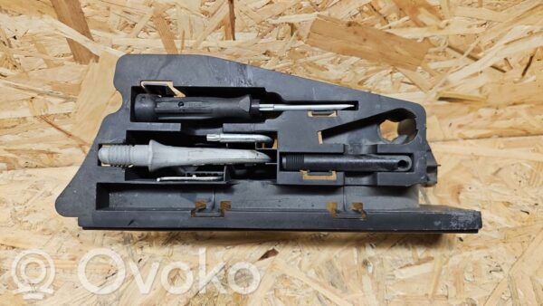 rrr-part-2434-1ae8335f6bc92b3820beeb52f0945225 Audi A6 S6 C6 4F Tool box