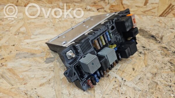 rrr-part-2534-b37f4ef19e8a2b795a6998142bd0d806 Mercedes-Benz CLS C219 Fuse module