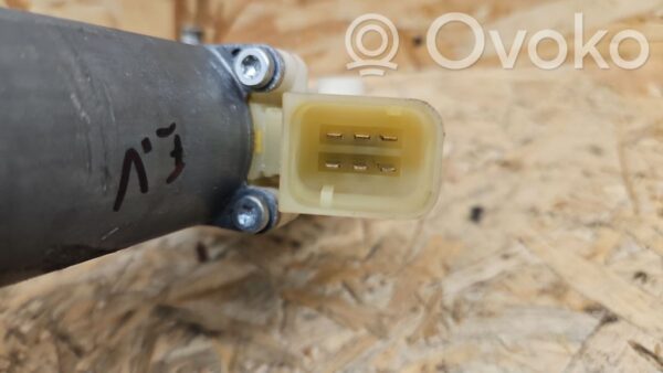 Mercedes-Benz CLS C219 Front door window regulator motor