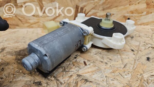 Mercedes-Benz CLS C219 Front door window regulator motor