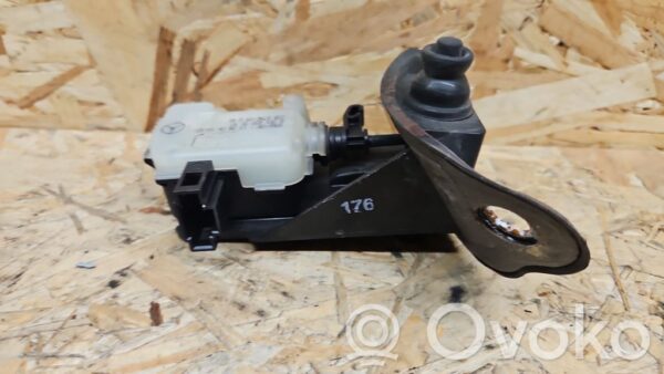 Mercedes-Benz CLS C219 Fuel tank cap lock