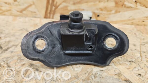 Mercedes-Benz CLS C219 Fuel tank cap lock