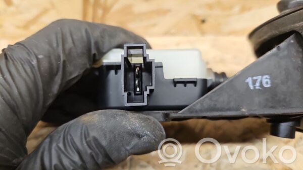 Mercedes-Benz CLS C219 Fuel tank cap lock