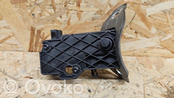 Mercedes-Benz CLS C219 Fuel tank cap lock