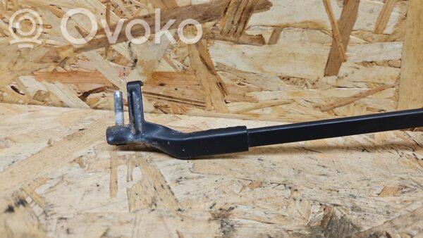 Mercedes-Benz CLS C219 Front wiper blade arm