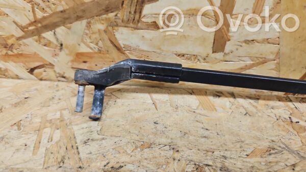 Mercedes-Benz CLS C219 Front wiper blade arm