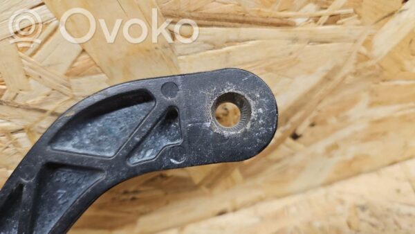 Mercedes-Benz CLS C219 Front wiper blade arm