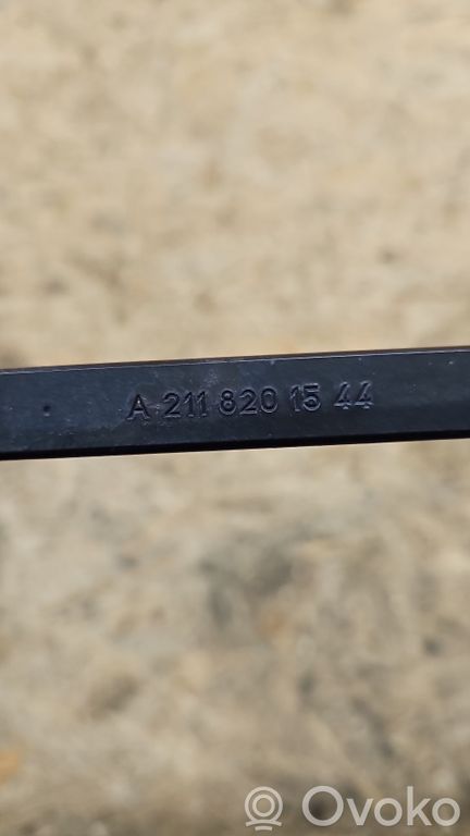 Mercedes-Benz CLS C219 Front wiper blade arm