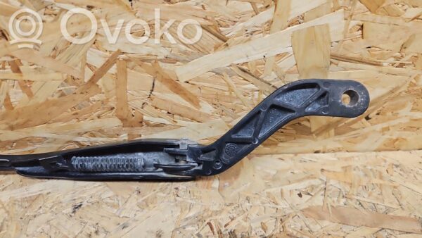 Mercedes-Benz CLS C219 Front wiper blade arm