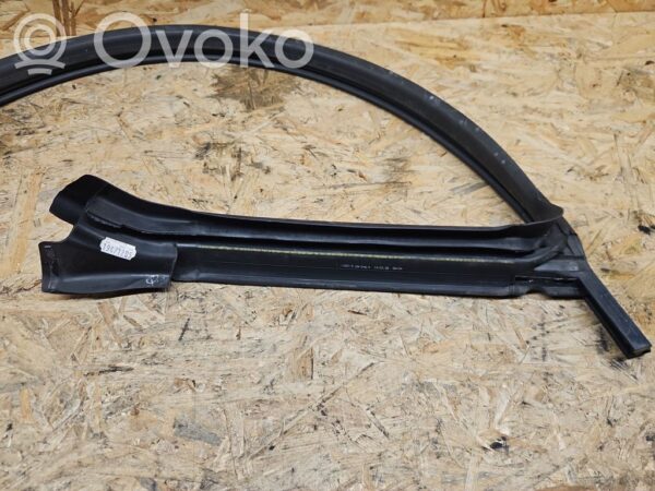 Mercedes-Benz CLS C219 Front door rubber seal