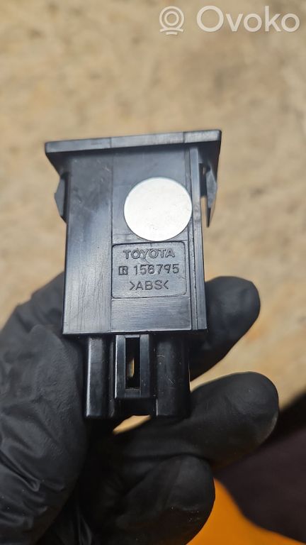 rrr-part-2809-22977cb489f8935561c94d8a9e43ea83 Toyota Avensis T250 Fuel tank opening switch