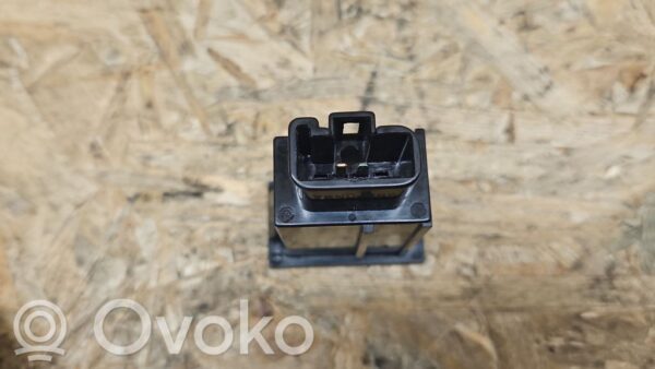 rrr-part-2809-616b4a484af8ac46ff6184df977724d8 Toyota Avensis T250 Fuel tank opening switch