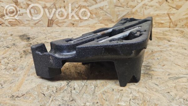 rrr-part-2813-58b23d3258d003f5e7b6de281cf2ae6f Volkswagen Touareg I Tool set