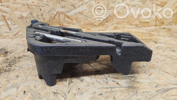 rrr-part-2813-ec0caf178d153f3c123fb93fc7fbfbd2 Volkswagen Touareg I Tool set