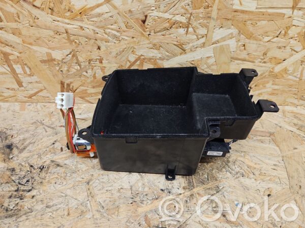 Audi S5 Glove box central console