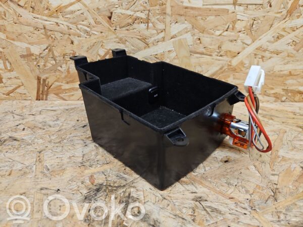 Audi S5 Glove box central console