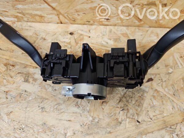 rrr-part-2907-d5d5ea6e04b222deabc1434336e185c7 Audi S5 Klaasipuhasti suunatulede kang/lüliti