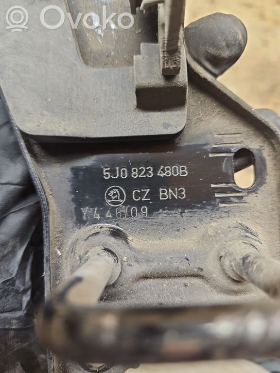 rrr-part-2952-cb0c78a7f6c5bfaa3a8b1bf3ca874f34 Skoda Fabia Mk2 (5J) Kapoti aas/konks