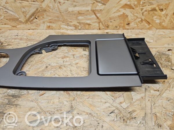 rrr-part-2960-5acba0a8d1ca1f44959f99bb728e09b9 BMW 5 E60 E61 Keskkonsooli iluliist